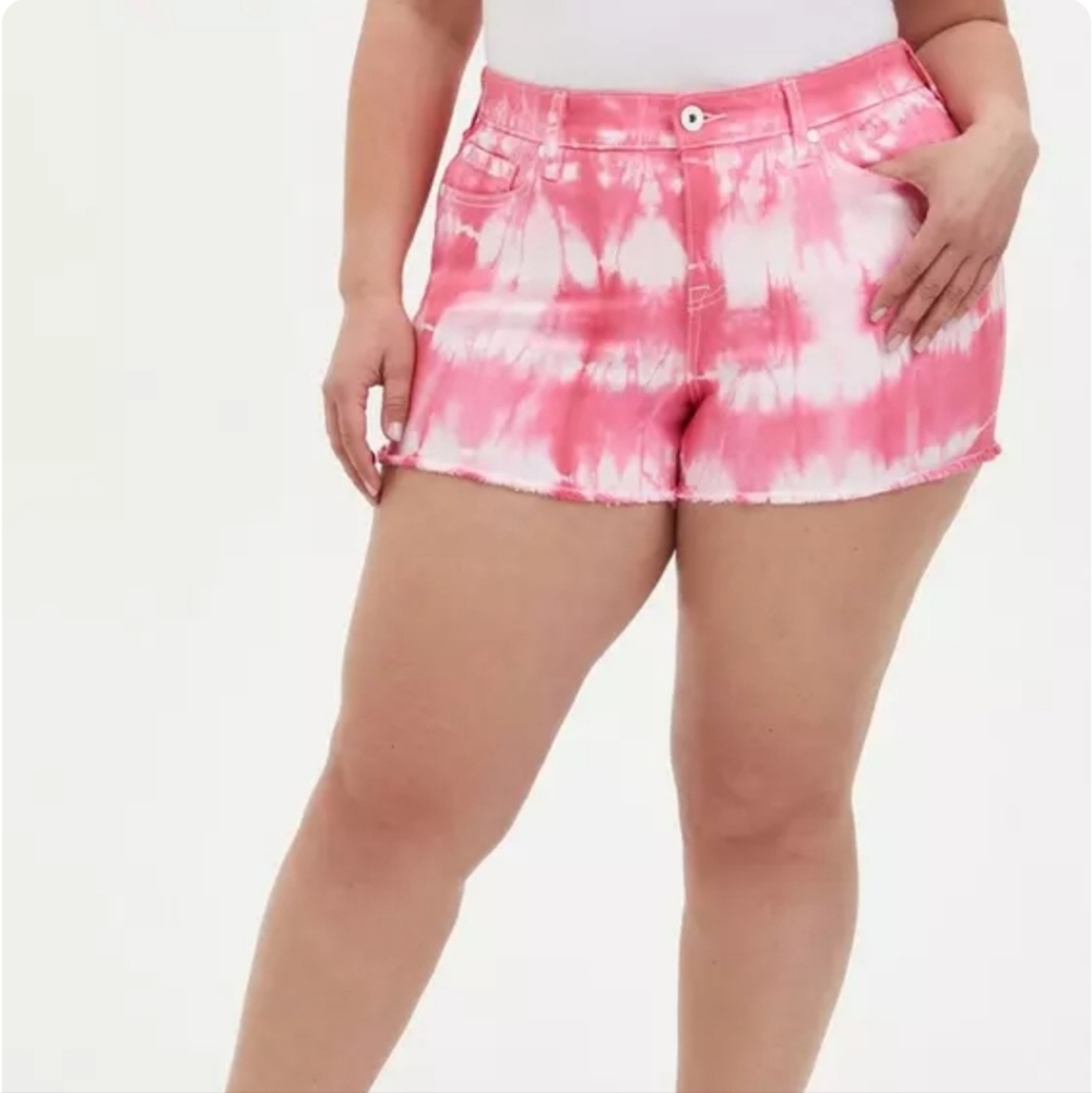 Like new Torrid 3.5 Inch Vintage Stretch Mid-Rise Short Size 18